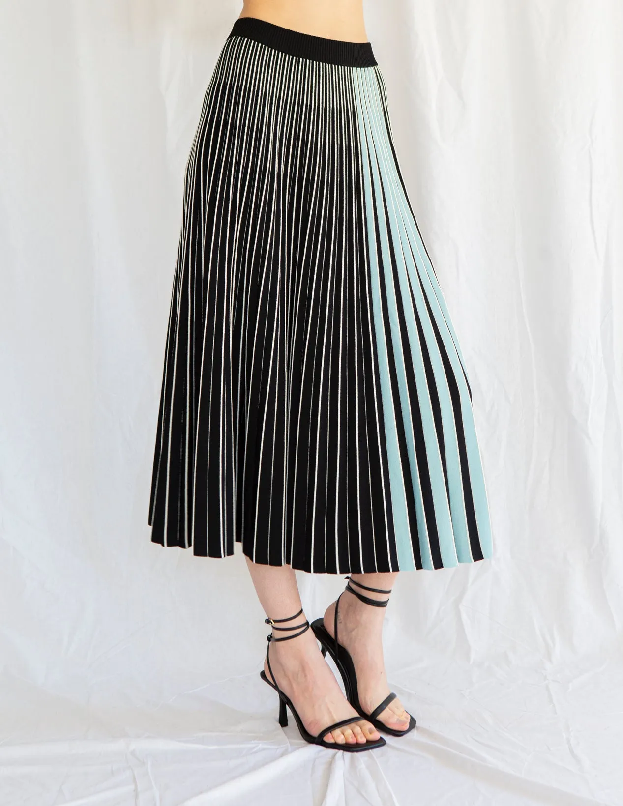 3D Knit Pleated Skirt Black