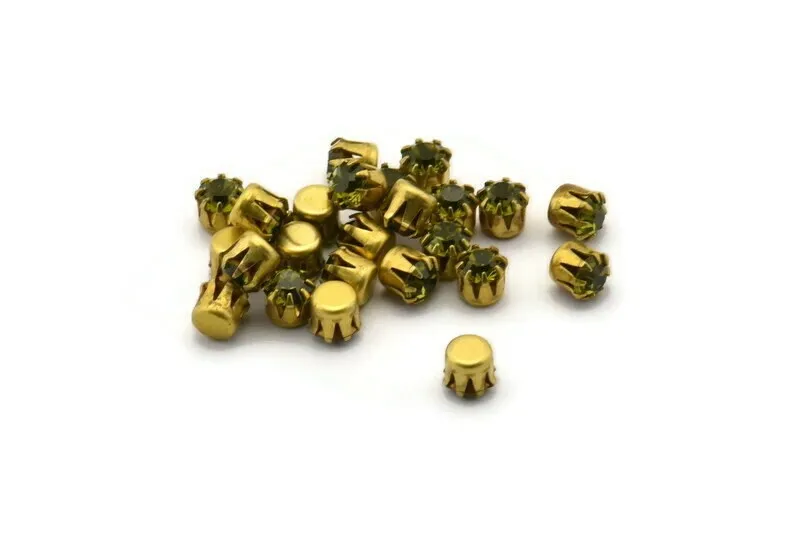 40 Vintage Raw Brass Green Swarovski Rhinestone Prong Setting 4.5 Mm T004