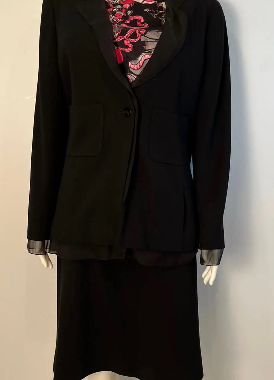 Chanel 10A 2010 Pre-Fall Paris Shanghai Black/Pink Samurai Silk Blouse FR 42 US 8/10