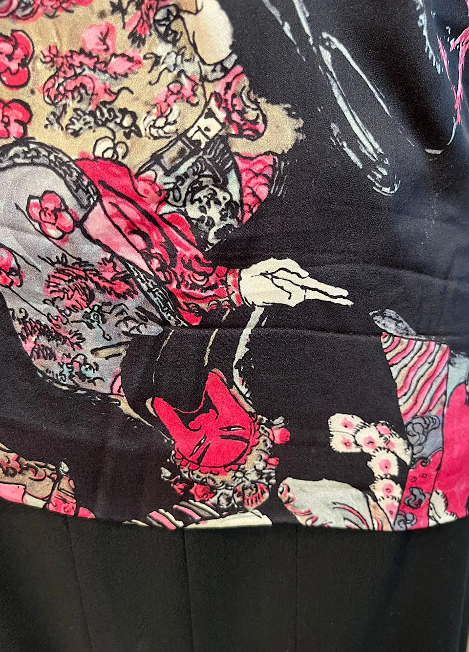 Chanel 10A 2010 Pre-Fall Paris Shanghai Black/Pink Samurai Silk Blouse FR 42 US 8/10