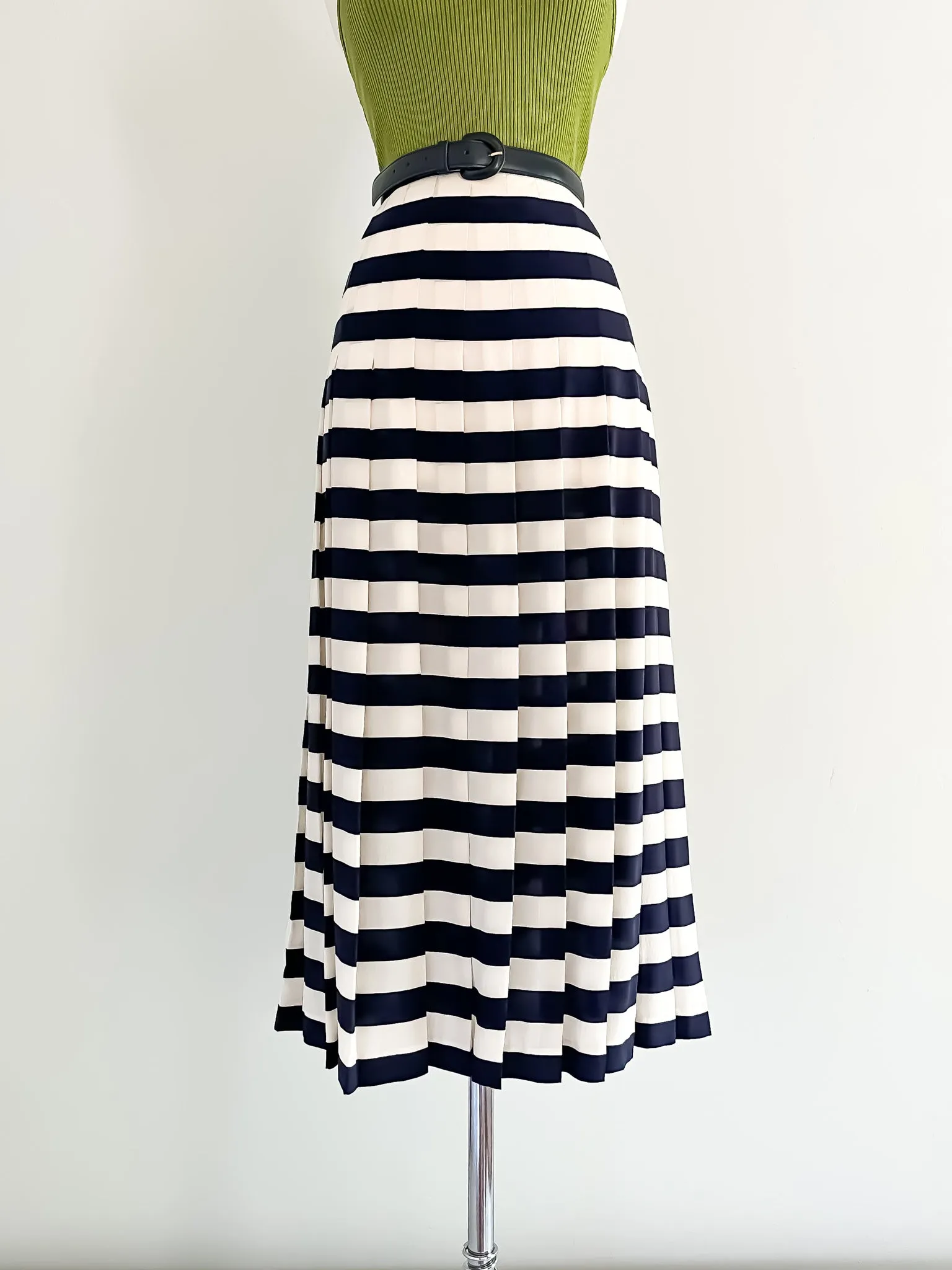 Classic Gloria Sachs Navy Striped Silk Skirt / Sz L