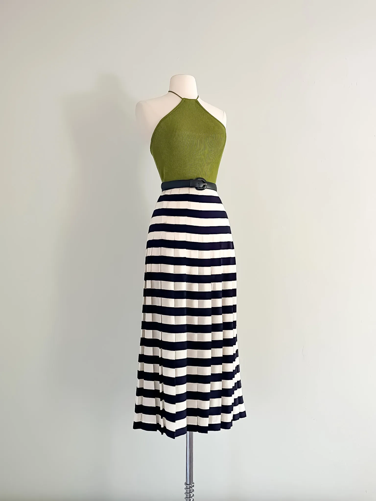 Classic Gloria Sachs Navy Striped Silk Skirt / Sz L