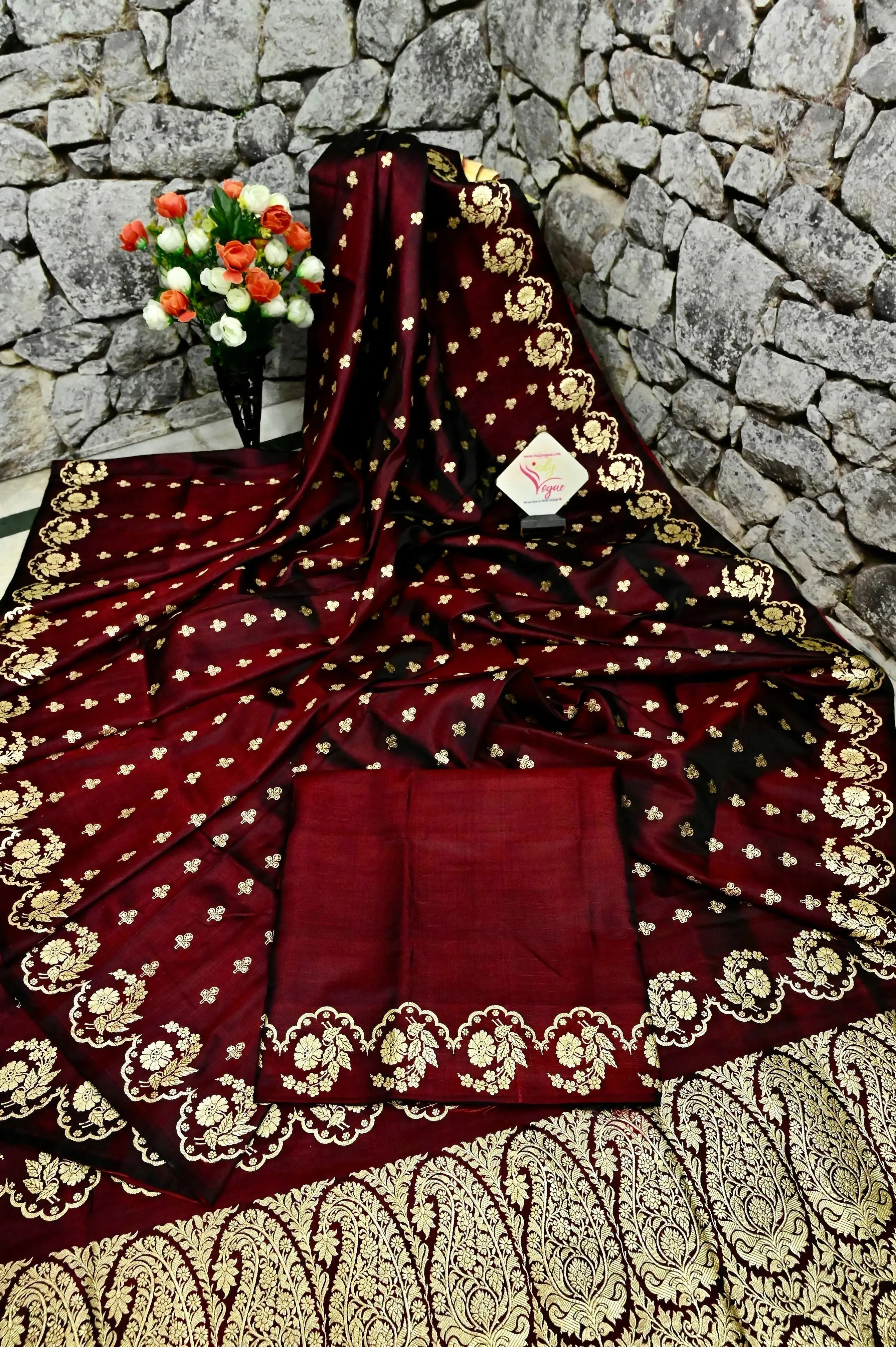 Deep Maroon and Black Dual Tone Color Mashru Banarasi Silk Saree