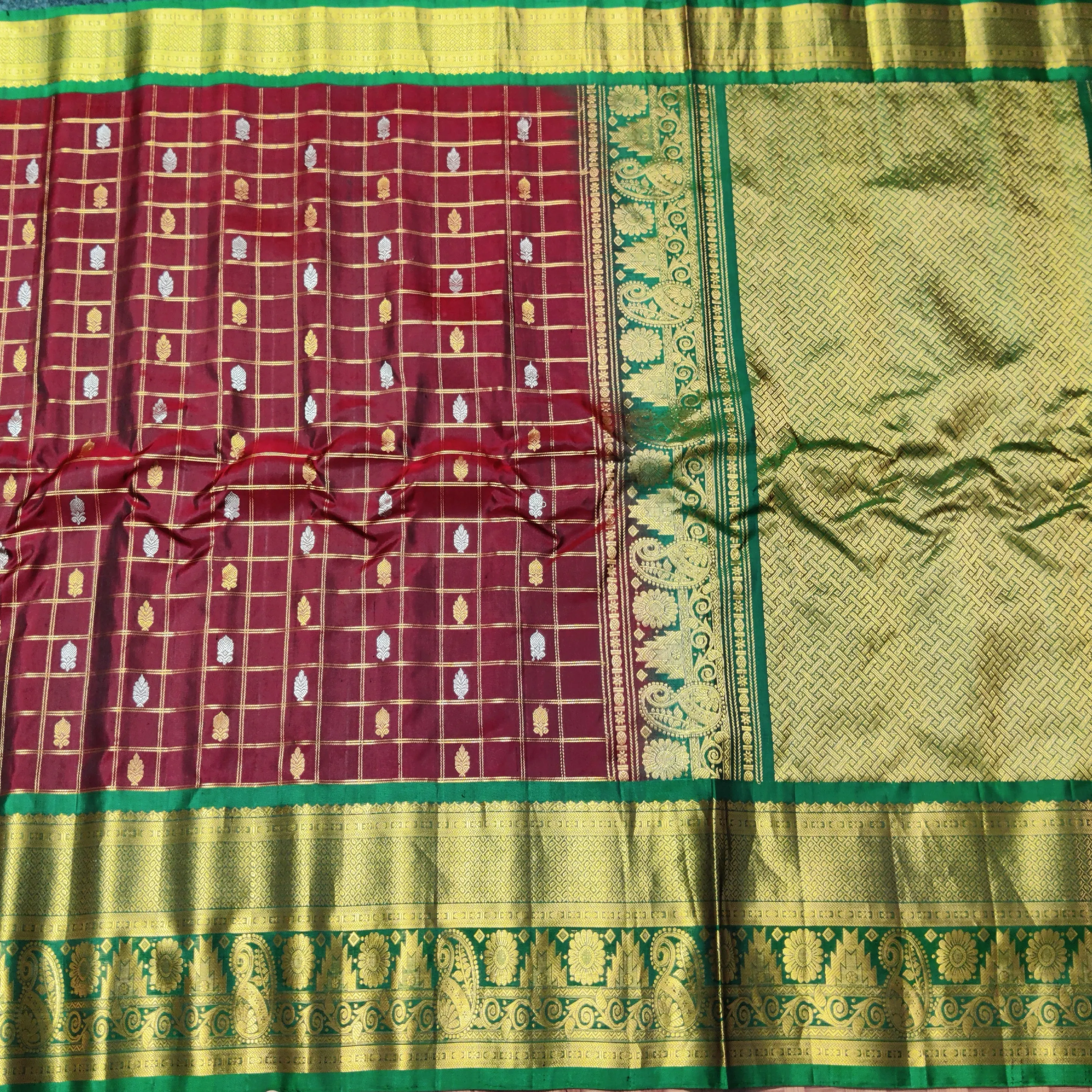 Gadwal Puresilk check sarees - GPS52