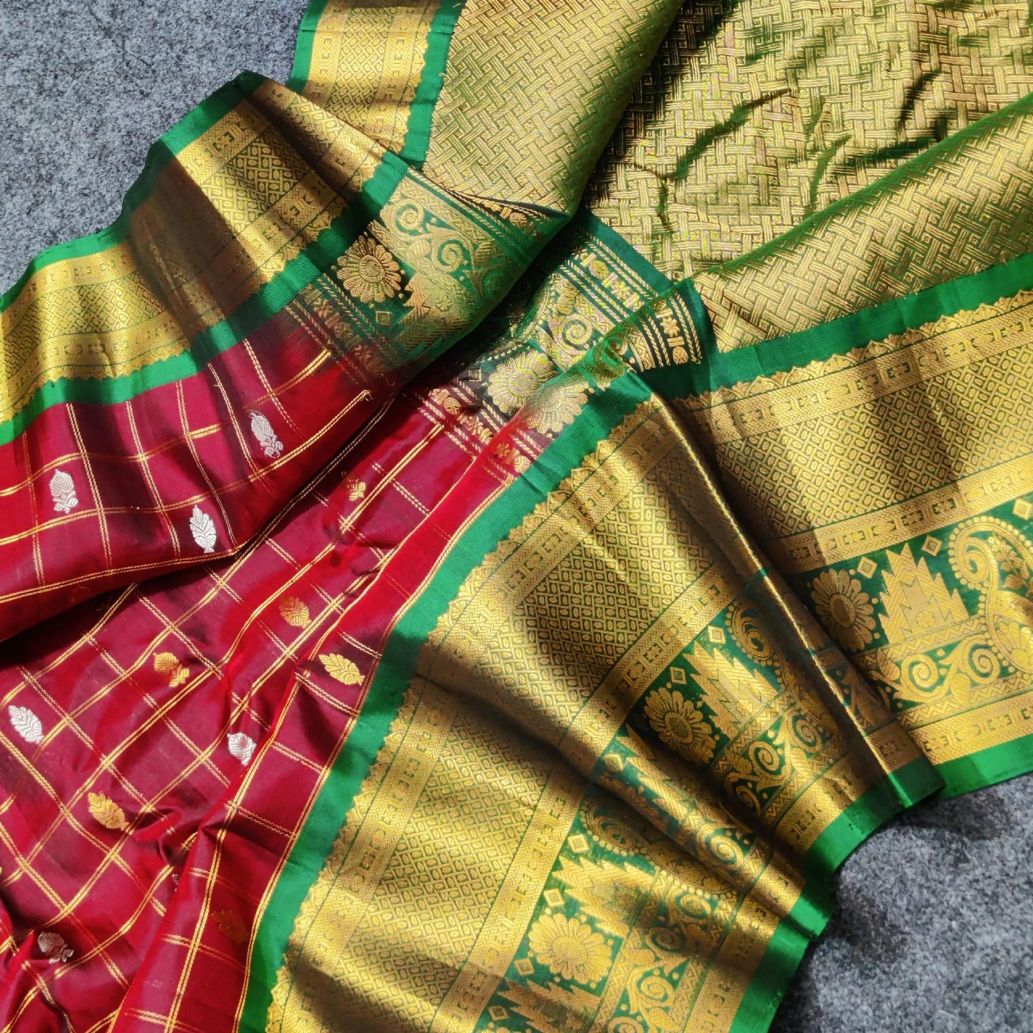 Gadwal Puresilk check sarees - GPS52