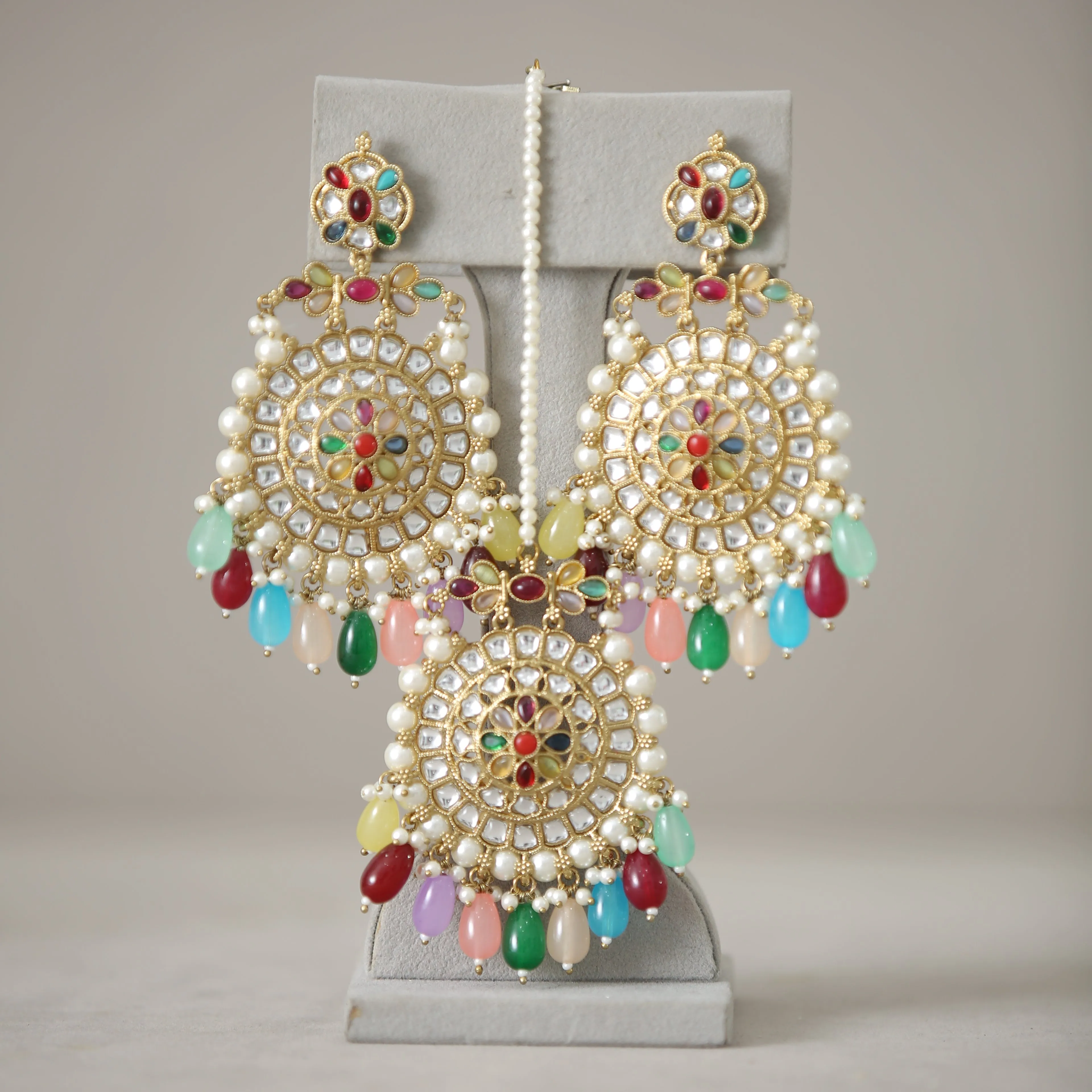 Geetika Kundan Earrings With Tikka