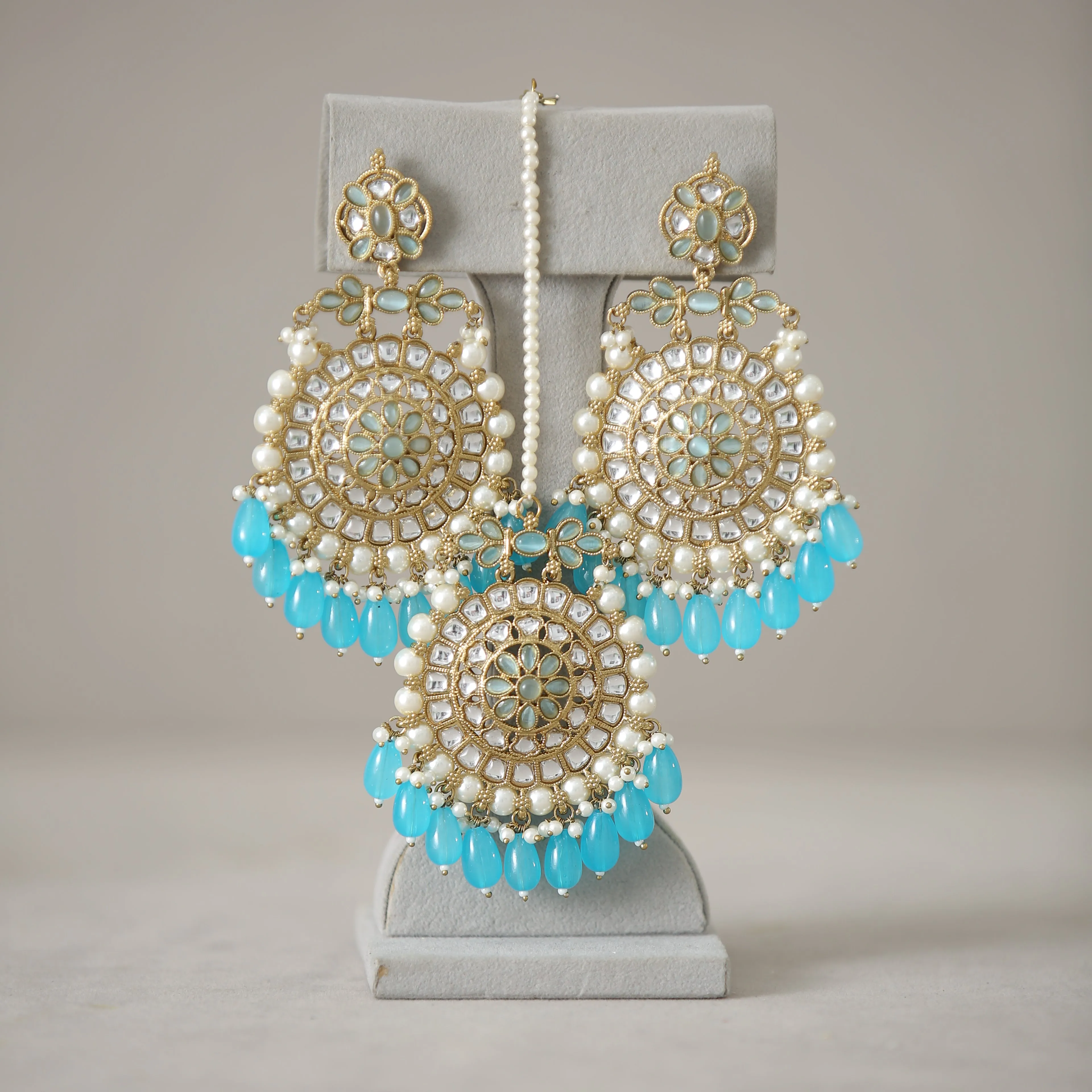 Geetika Kundan Earrings With Tikka