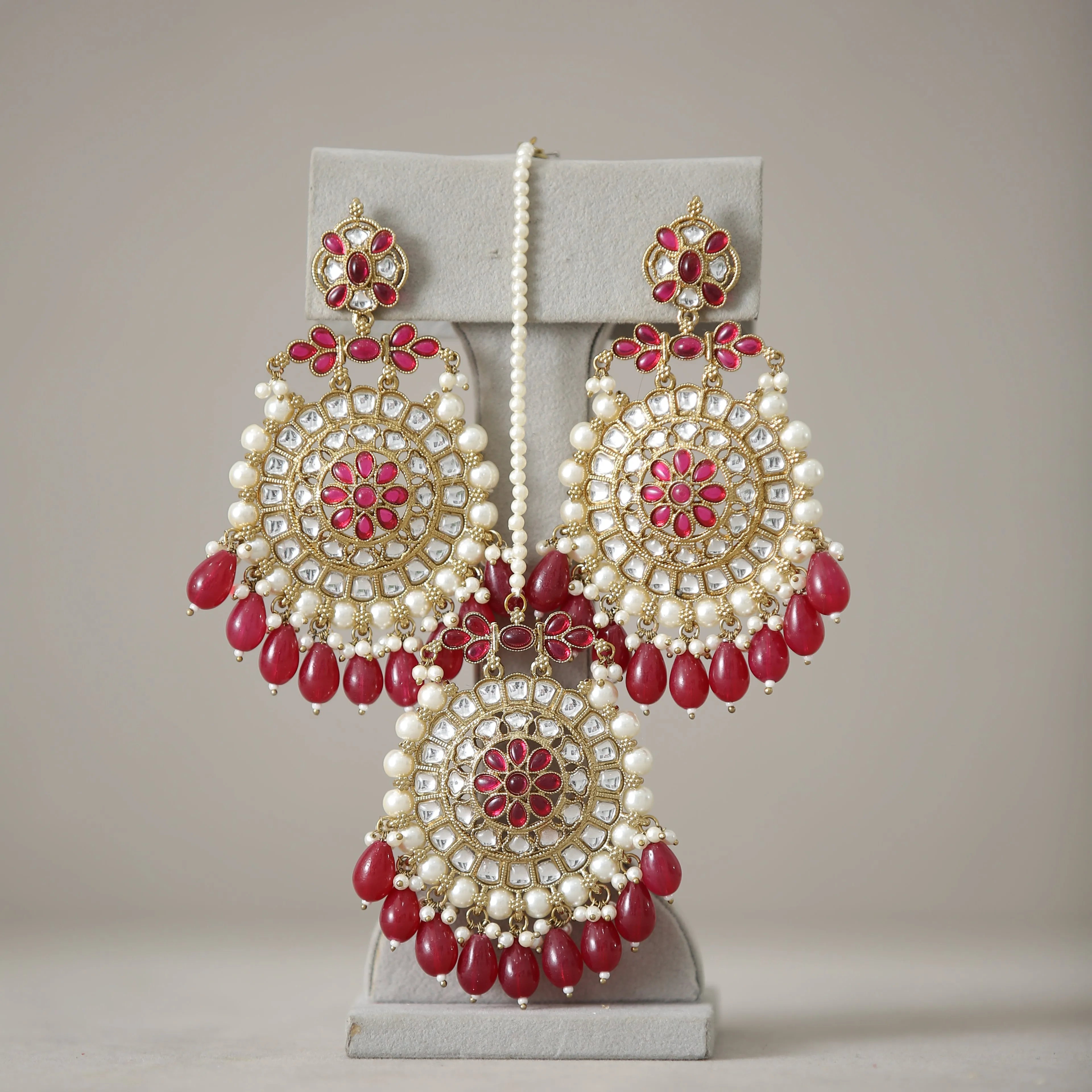 Geetika Kundan Earrings With Tikka