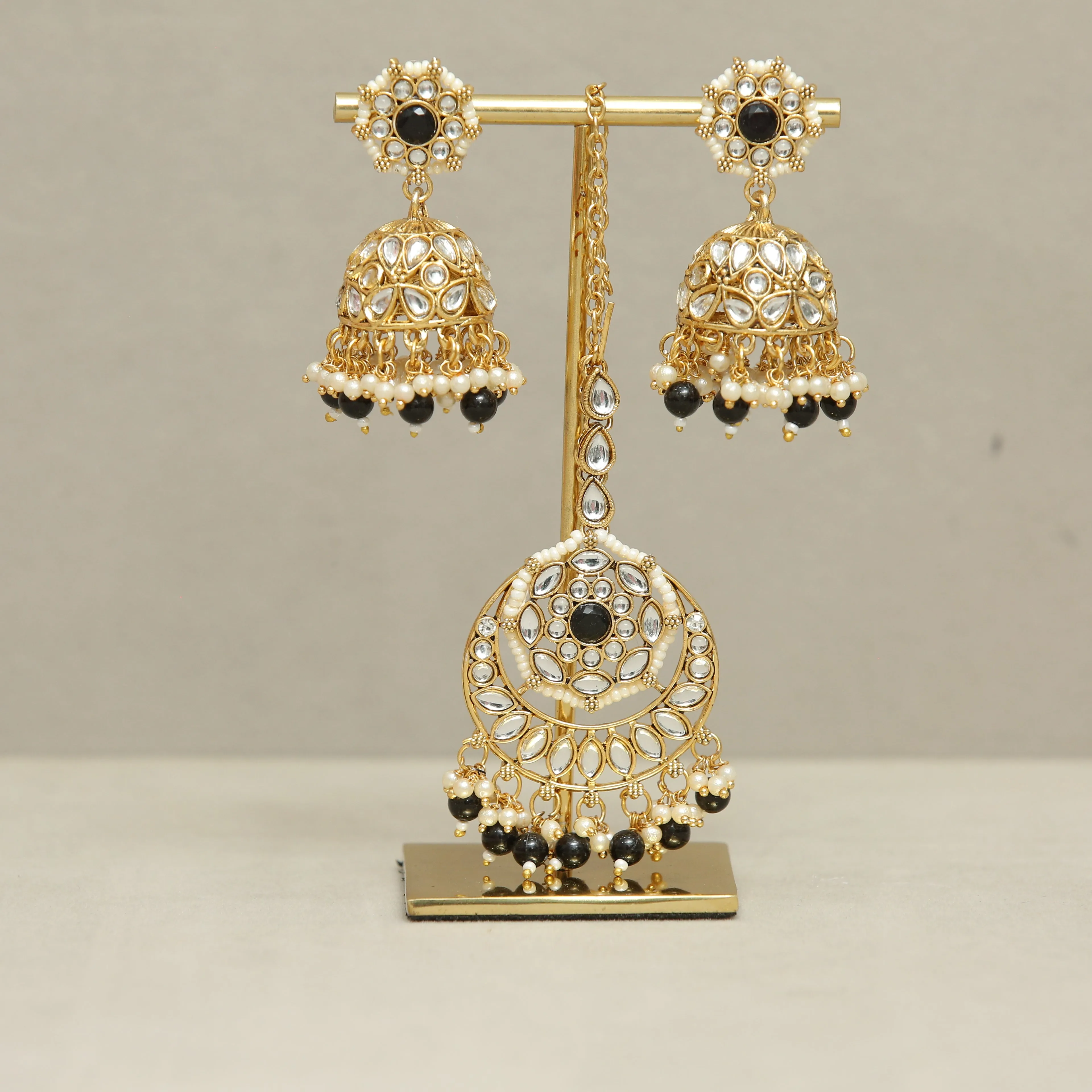 Girisha Kundan Earrings And Tikka