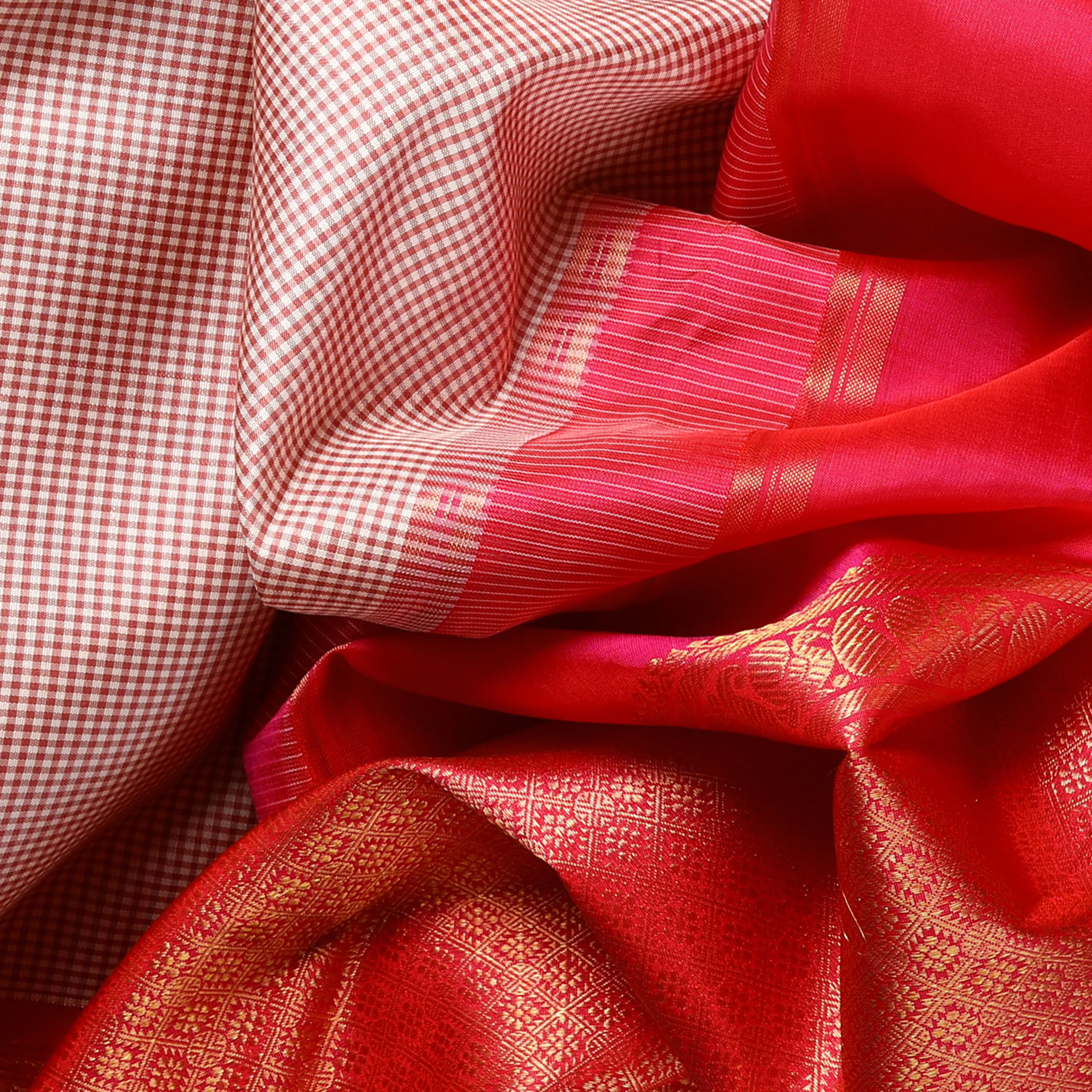 Handwoven Off-white with Pink Kanjivaram Silk Saree - 218T002530DSC