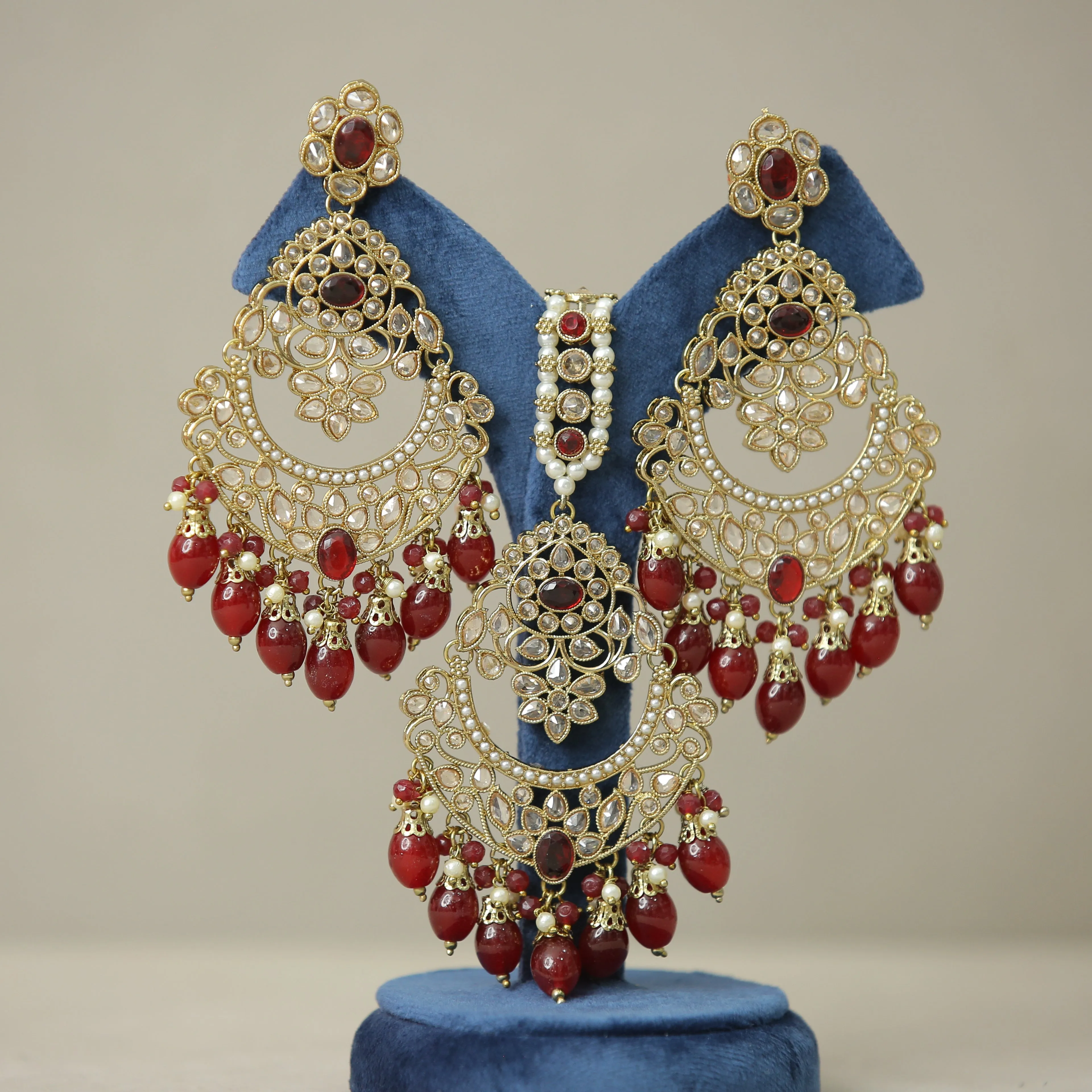 Simran Polki Earrings And Tikka