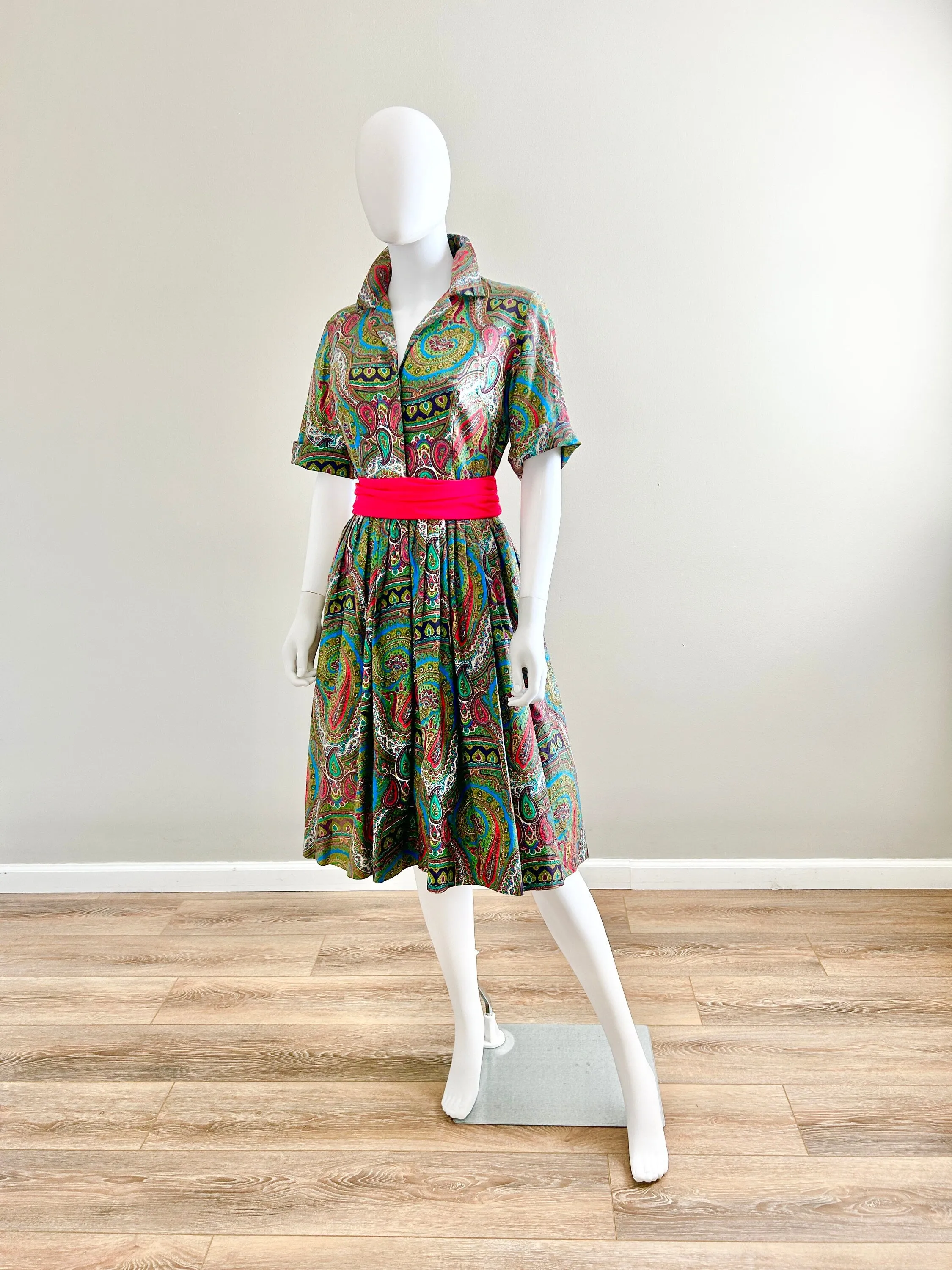 Vintage 1950s Paisley Cotton Shirt Dress / 50s Fit and Flare Dress / Size S M